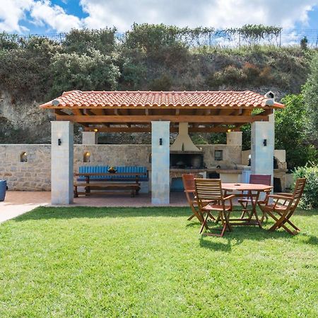 Villa Laga With Pool, 300M To Taverns, Childrens Area, Bbq! Kirianna Exterior photo