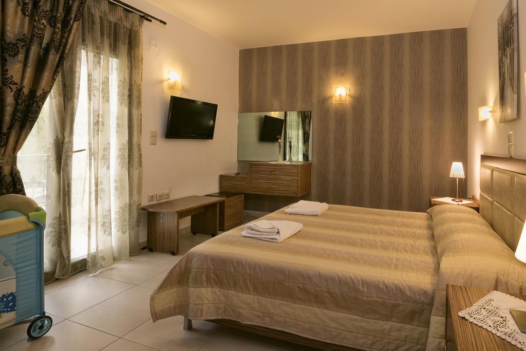 Villa Laga With Pool, 300M To Taverns, Childrens Area, Bbq! Kirianna Exterior photo